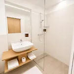B3 Gmbh מלון
